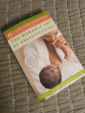 La Leche League The Womanly Art of Breastfeeding - White Cover